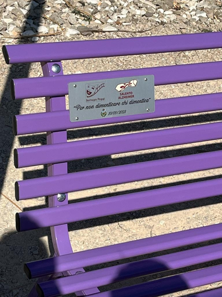 Panchine viola per “non dimenticare chi dimentica”, il progetto di Salento Alzheimer