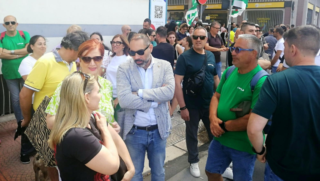 Sit-in di protesta della Fials davanti alla Direzione Generale della Asl Taranto