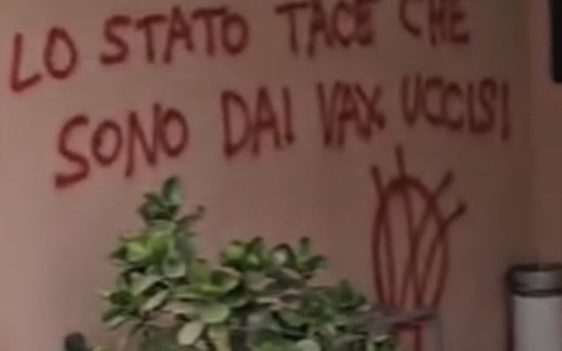 Vandalismo novax contro Asl Lecce: sede del dipartimento di prevenzione imbrattata con scritte