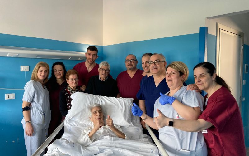 Successo nell’intervento chirurgico: Anna, 104 anni, supera una frattura del femore presso l’Ospedale di Scorrano