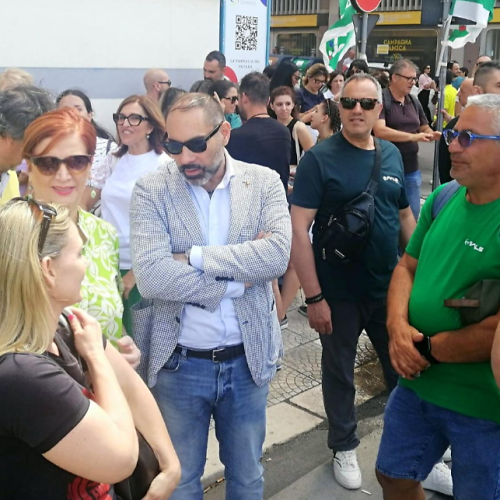 Sit-in di protesta della Fials davanti alla Direzione Generale della Asl Taranto