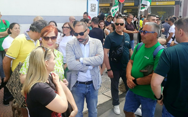 Sit-in di protesta della Fials davanti alla Direzione Generale della Asl Taranto